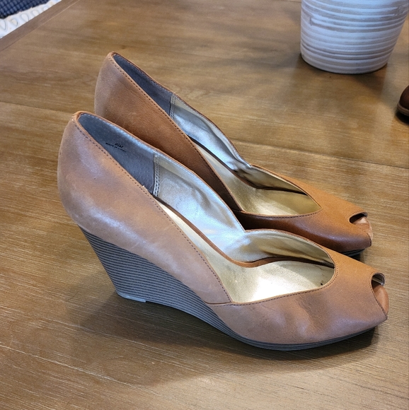Women's shoes, Size 9 1/2, Tan - Picture 1 of 5